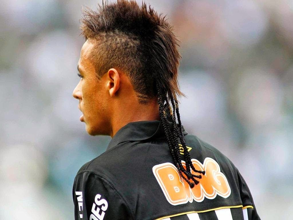 22 Cortes de pelo y peinados más populares de Neymar en 2024