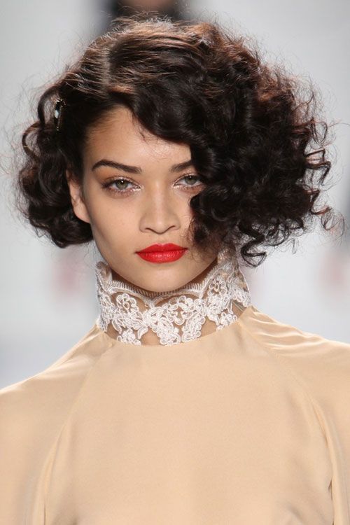 35 Cortes de pelo corto impresionantes y actuales para cabello rizado