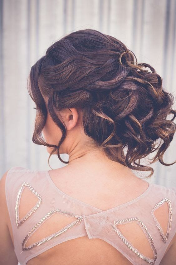 15 peinados de gala para cabello medio - ¡Luce espectacular en tu gran noche!