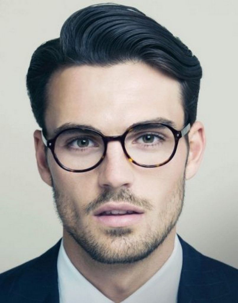 20 Peinados más geniales para hombres con gafas (Guía 2024)