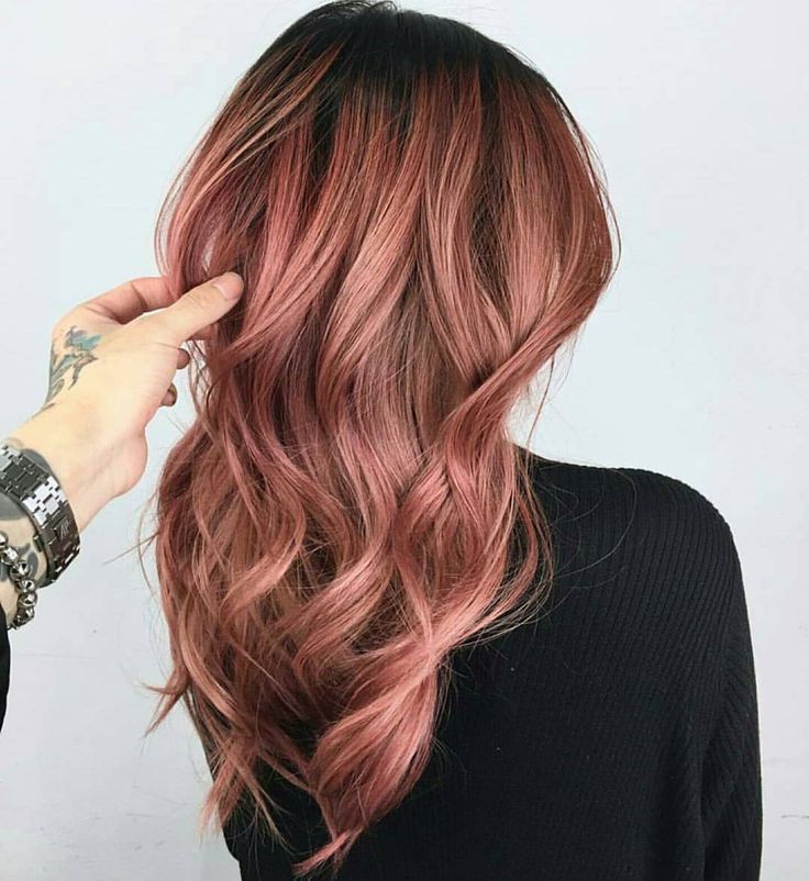 20 Ideas de Color de Pelo Rosa Dorado para Mujeres