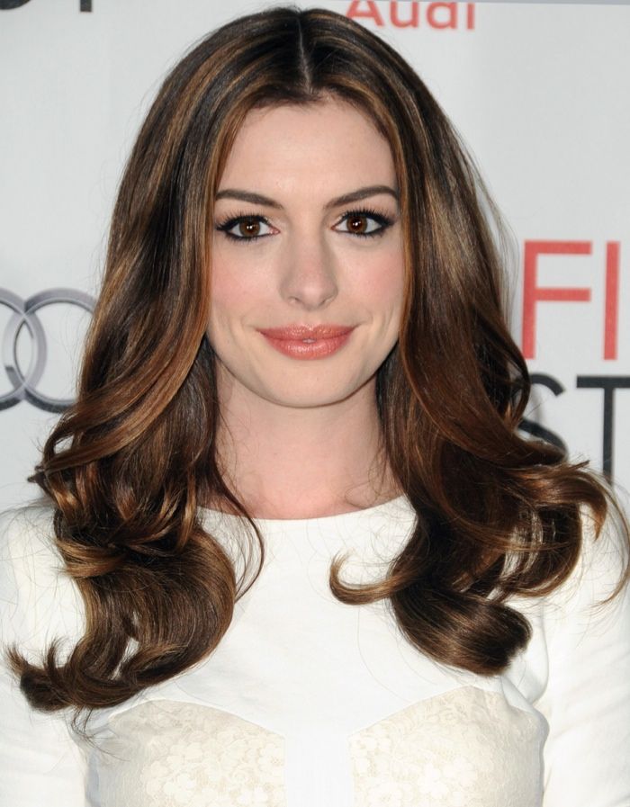 Corte de pelo de Anne Hathaway - 35 looks de cabello elegantes de Anne Hathaway