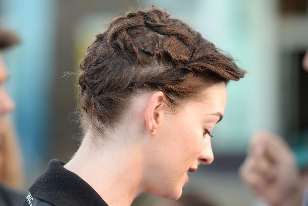 Corte de pelo de Anne Hathaway - 35 looks de cabello elegantes de Anne Hathaway