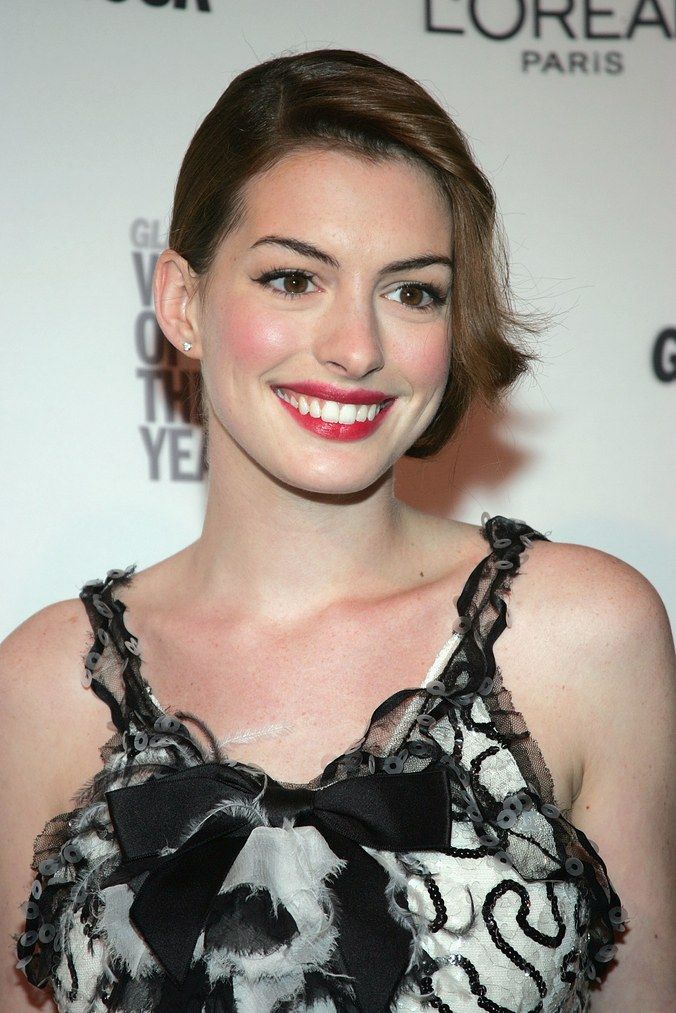 Corte de pelo de Anne Hathaway - 35 looks de cabello elegantes de Anne Hathaway