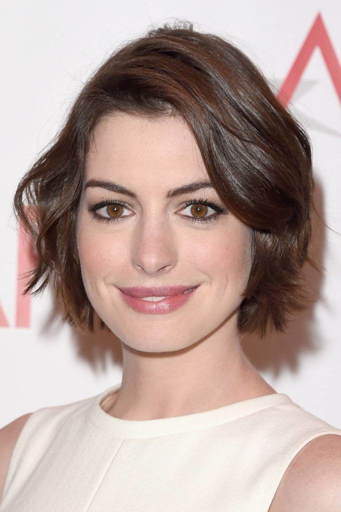 Corte de pelo de Anne Hathaway - 35 looks de cabello elegantes de Anne Hathaway