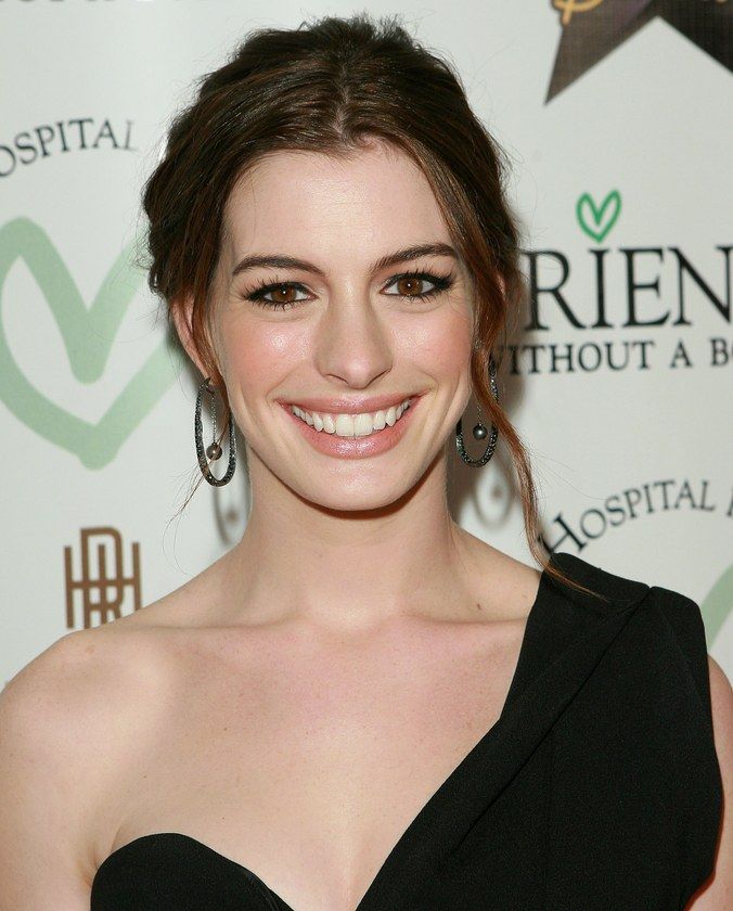 Corte de pelo de Anne Hathaway - 35 looks de cabello elegantes de Anne Hathaway