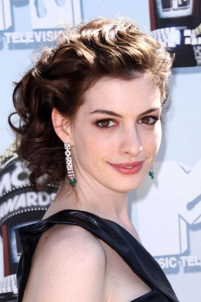 Corte de pelo de Anne Hathaway - 35 looks de cabello elegantes de Anne Hathaway