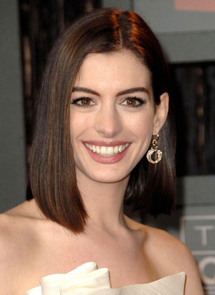 Corte de pelo de Anne Hathaway - 35 looks de cabello elegantes de Anne Hathaway