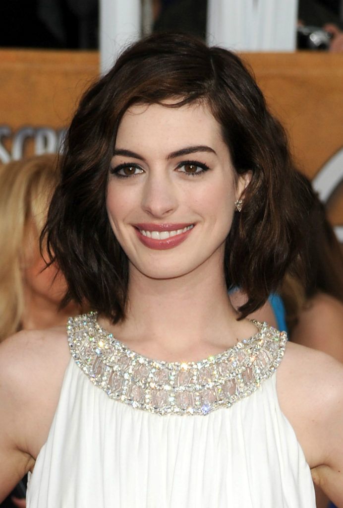 Corte de pelo de Anne Hathaway - 35 looks de cabello elegantes de Anne Hathaway