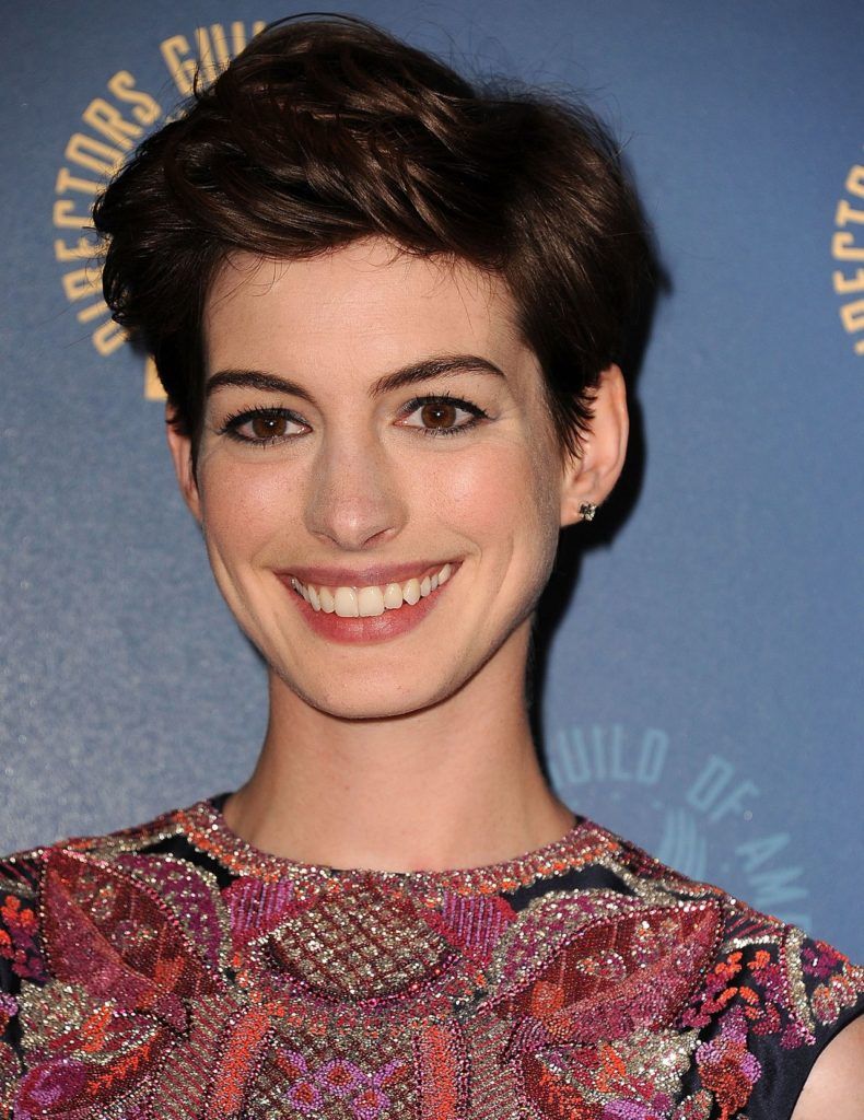 Corte de pelo de Anne Hathaway - 35 looks de cabello elegantes de Anne Hathaway