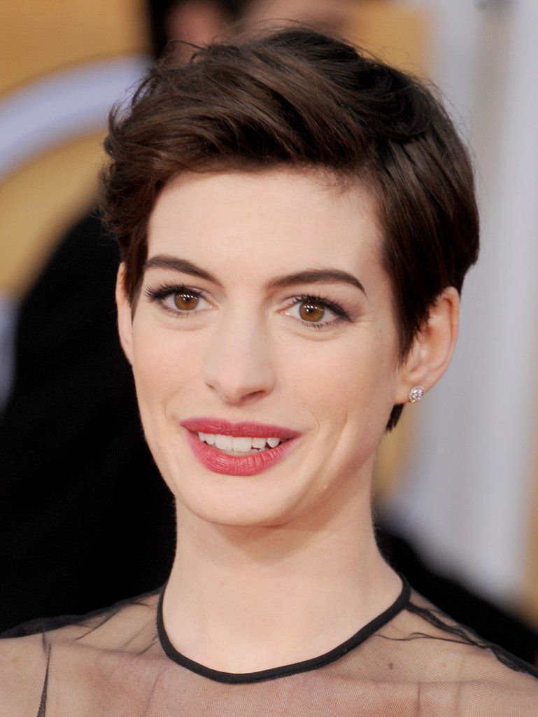 Corte de pelo de Anne Hathaway - 35 looks de cabello elegantes de Anne Hathaway