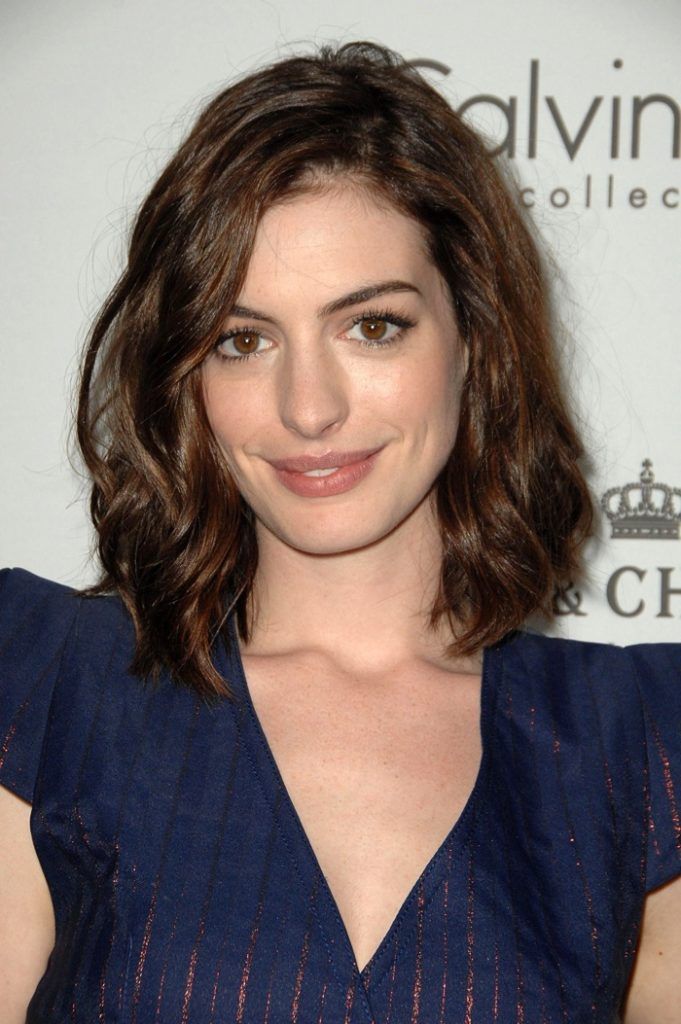 Corte de pelo de Anne Hathaway - 35 looks de cabello elegantes de Anne Hathaway