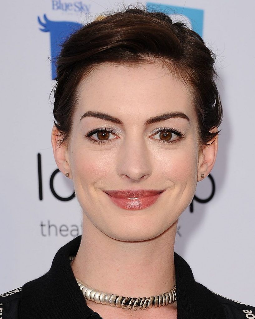 Corte de pelo de Anne Hathaway - 35 looks de cabello elegantes de Anne Hathaway