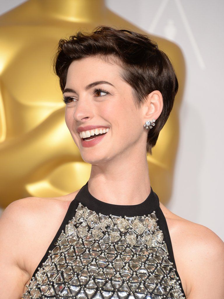 Corte de pelo de Anne Hathaway - 35 looks de cabello elegantes de Anne Hathaway