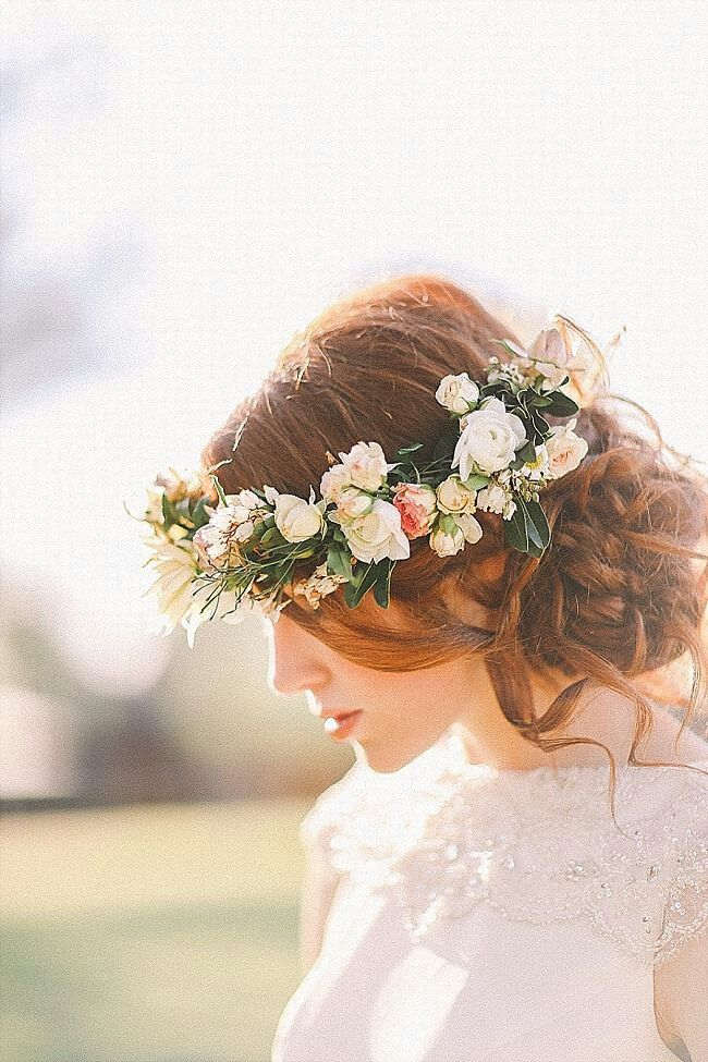 30 Peinados de Boda Elegantes y Graciosos con Flores