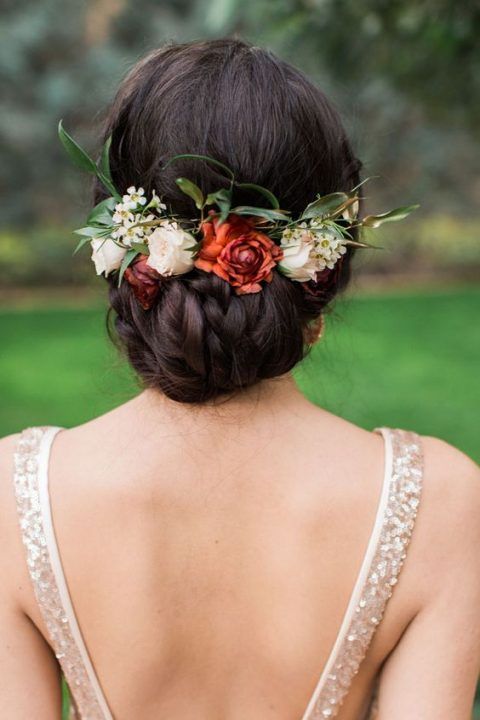 30 Peinados de Boda Elegantes y Graciosos con Flores