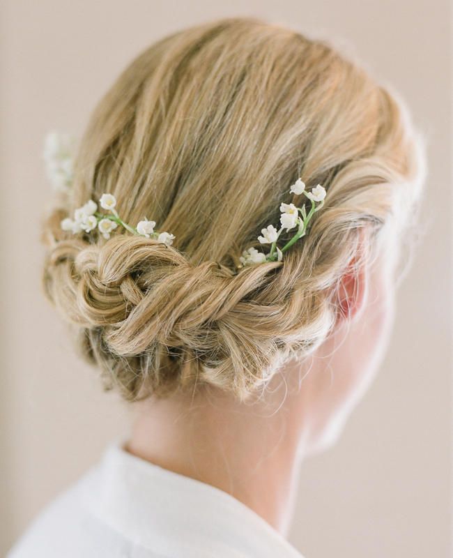 30 Peinados de Boda Elegantes y Graciosos con Flores