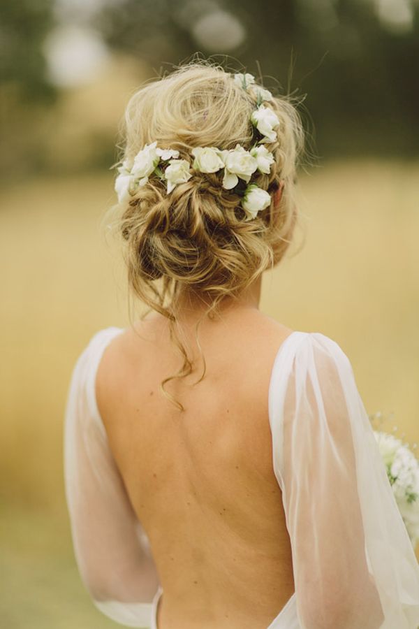 30 Peinados de Boda Elegantes y Graciosos con Flores