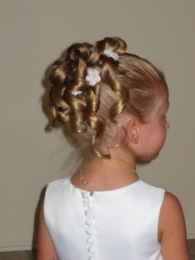 21 Peinados de Niña de las Flores más Bonitos