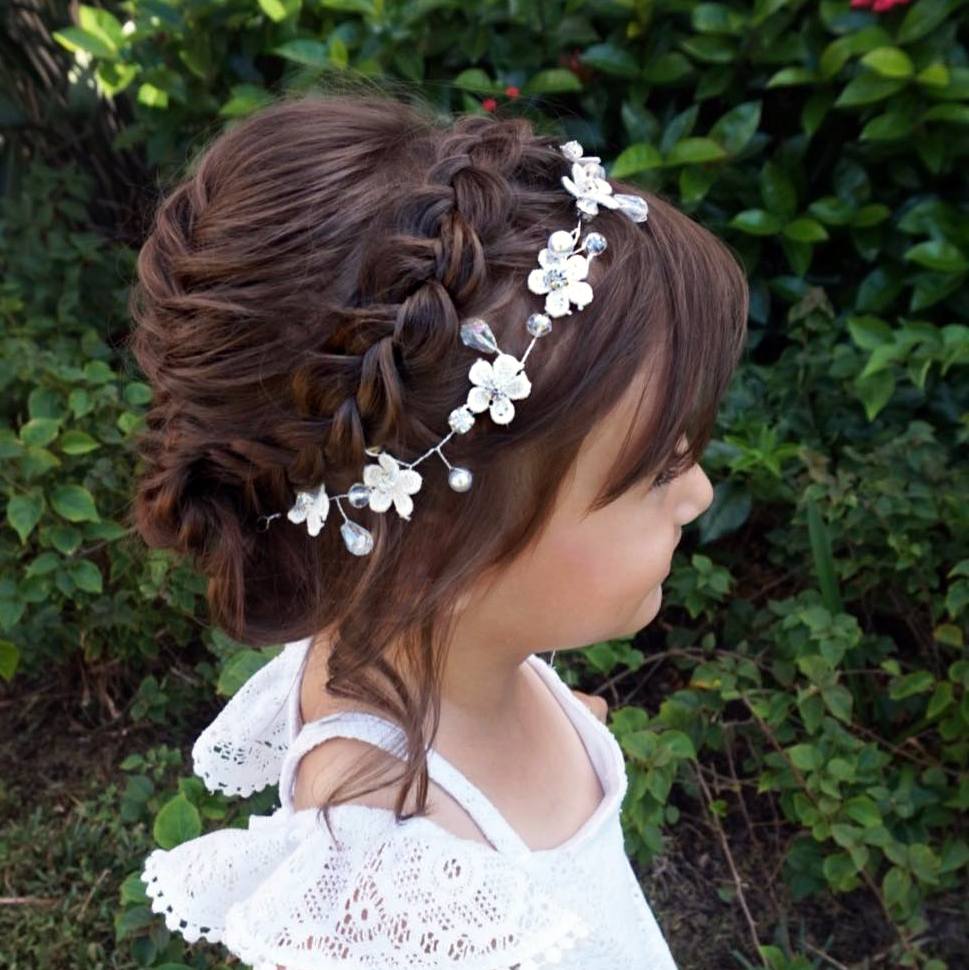 21 Peinados de Niña de las Flores más Bonitos