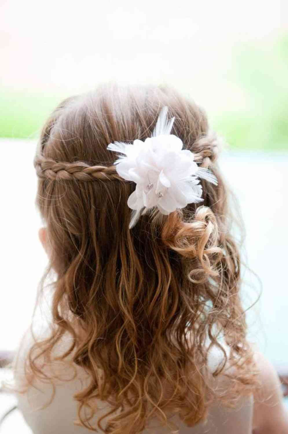 21 Peinados de Niña de las Flores más Bonitos