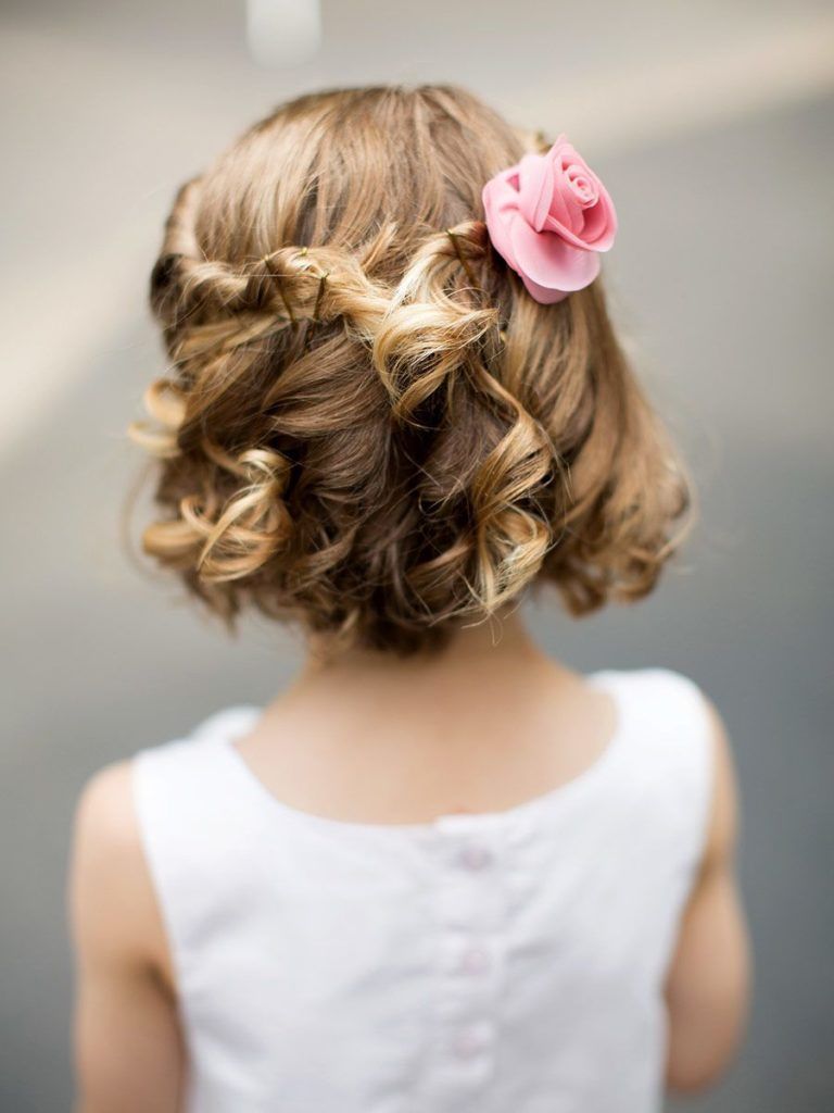21 Peinados de Niña de las Flores más Bonitos