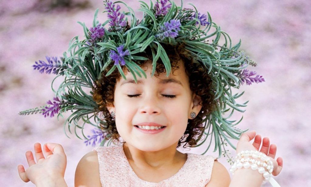21 Peinados de Niña de las Flores más Bonitos