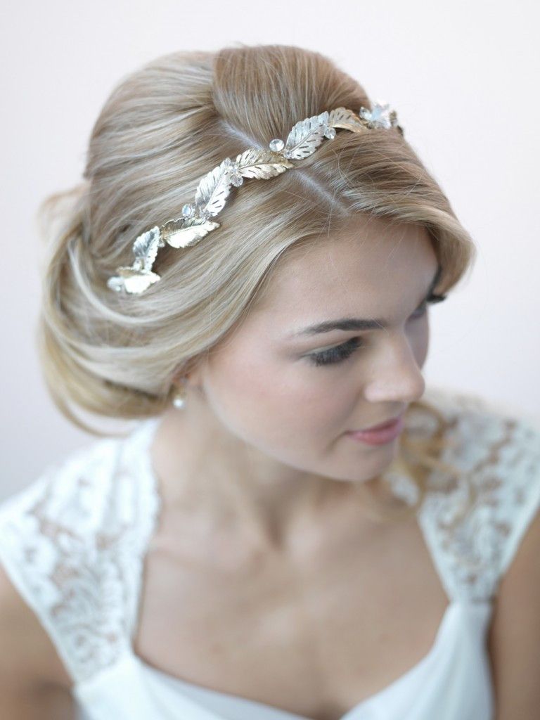 14 Peinados con Tiara para un Look Glamuroso y Fabuloso