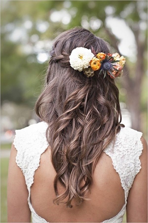 30 Peinados de Boda Elegantes y Graciosos con Flores