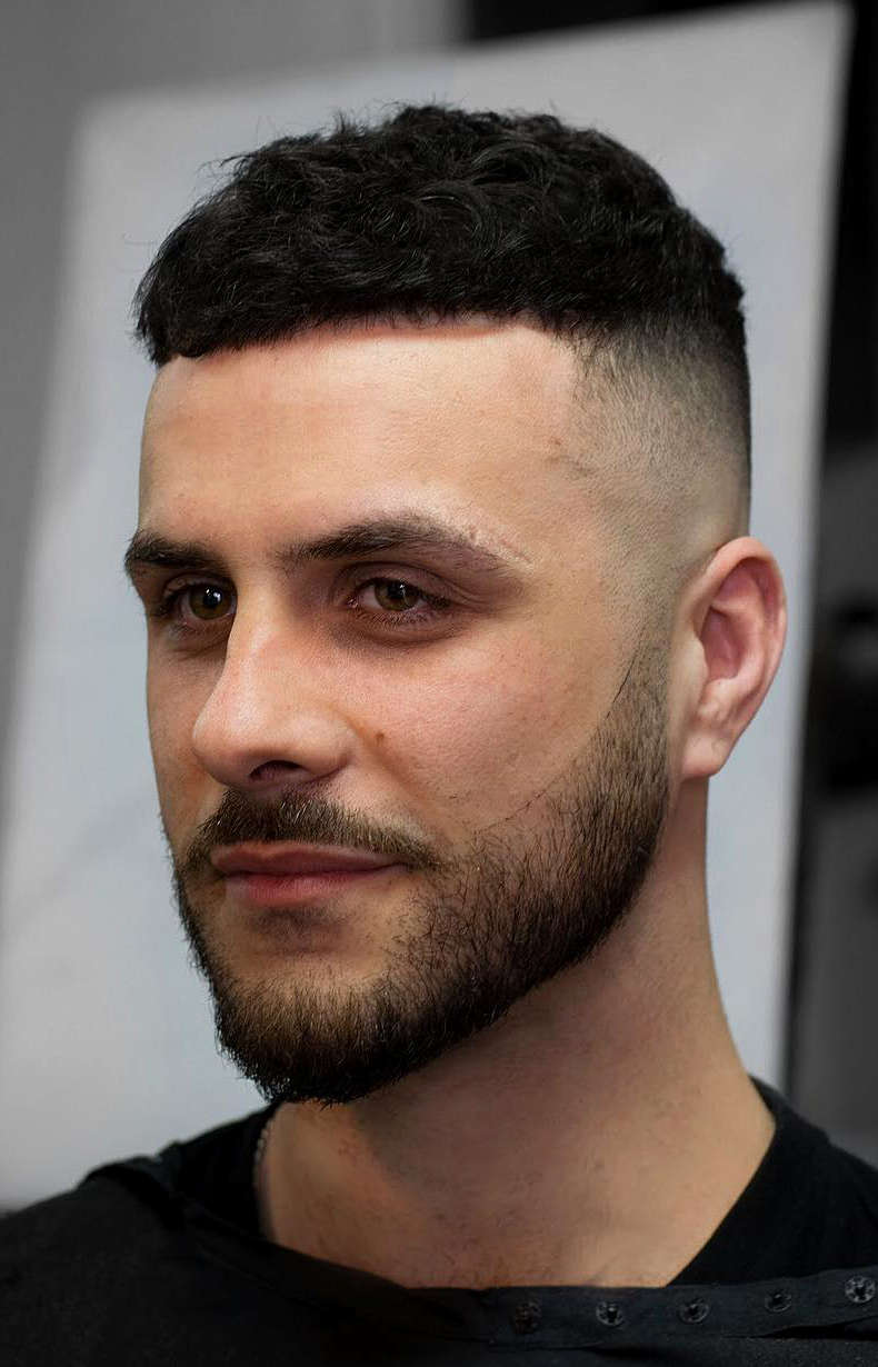 25 cortes de pelo alto y ceñido con estilo para hombres