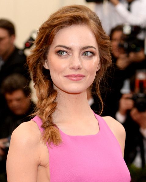 30 Peinados glamorosos de Emma Stone para inspirarte