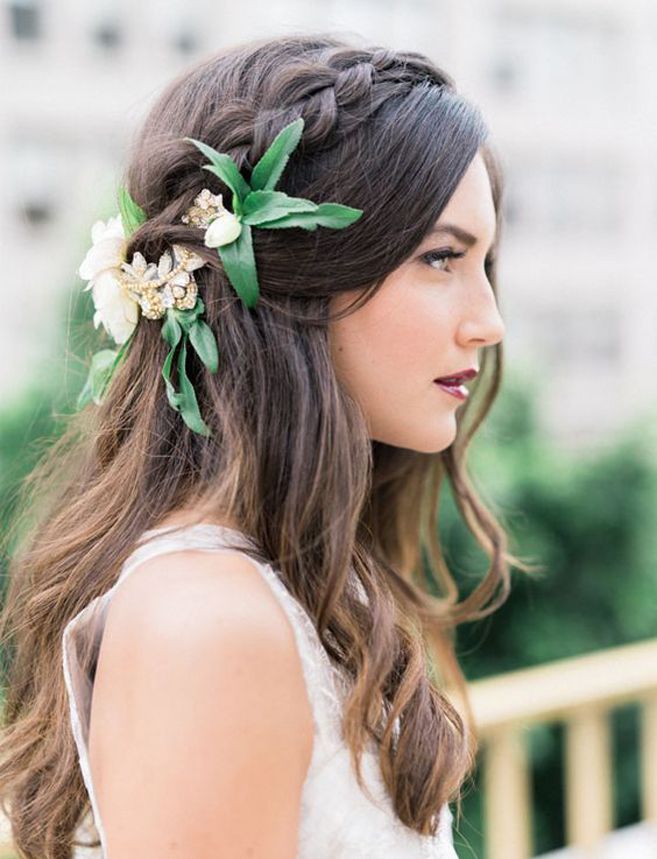 30 Peinados de Boda Elegantes y Graciosos con Flores