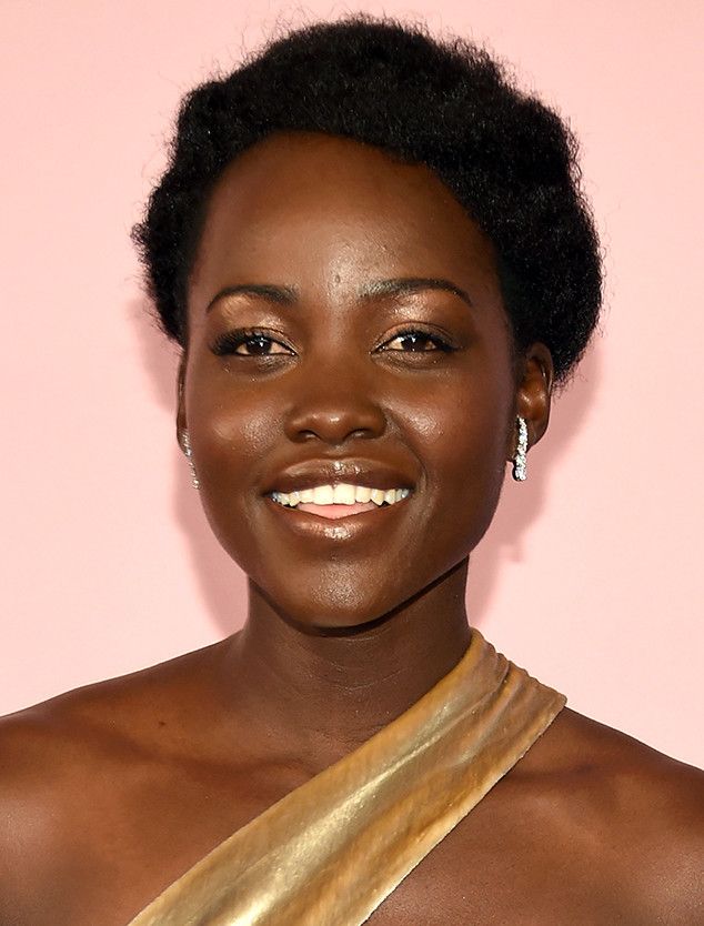 Peinado de Lupita Nyong'o - 20 Variaciones de Absoluta Coolesa