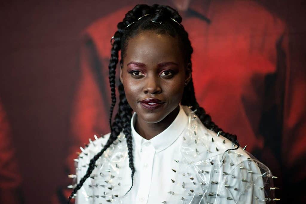 Peinado de Lupita Nyong'o - 20 Variaciones de Absoluta Coolesa