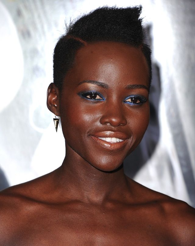 Peinado de Lupita Nyong'o - 20 Variaciones de Absoluta Coolesa