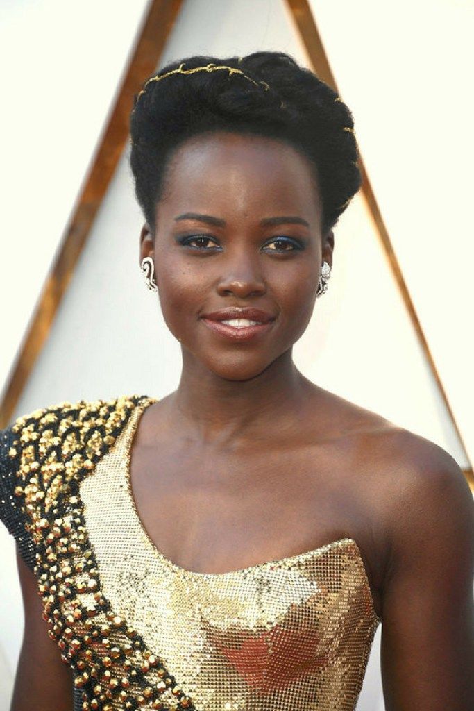 Peinado de Lupita Nyong'o - 20 Variaciones de Absoluta Coolesa