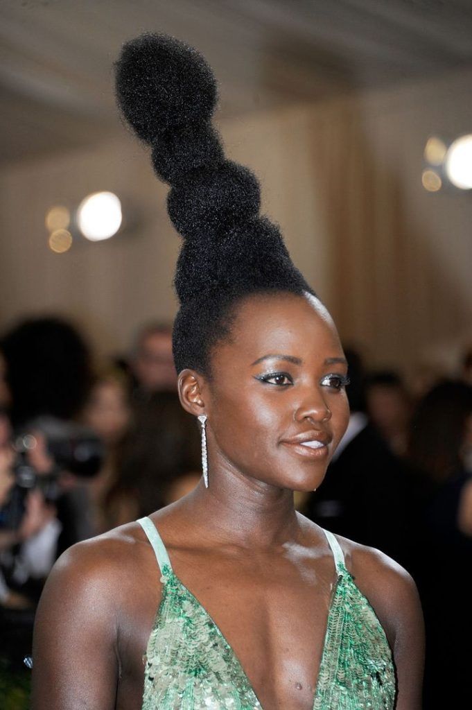 Peinado de Lupita Nyong'o - 20 Variaciones de Absoluta Coolesa