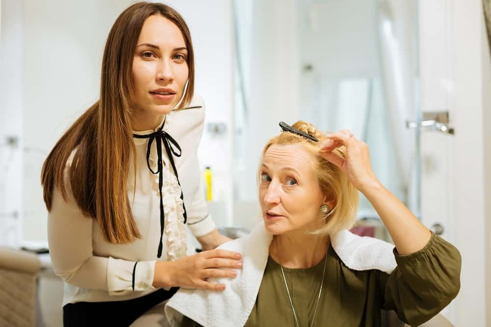 ¿Por qué los estilistas cortan el pelo demasiado corto?