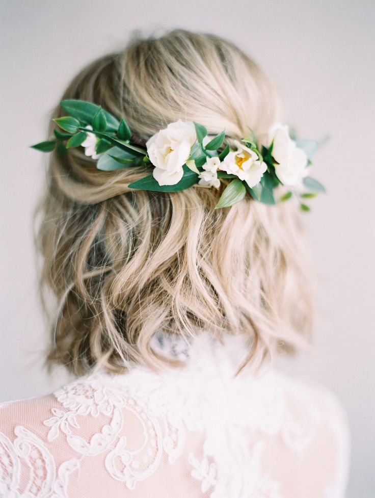 30 Peinados de Boda Elegantes y Graciosos con Flores