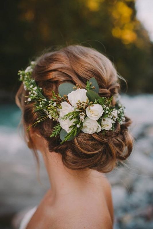 30 Peinados de Boda Elegantes y Graciosos con Flores