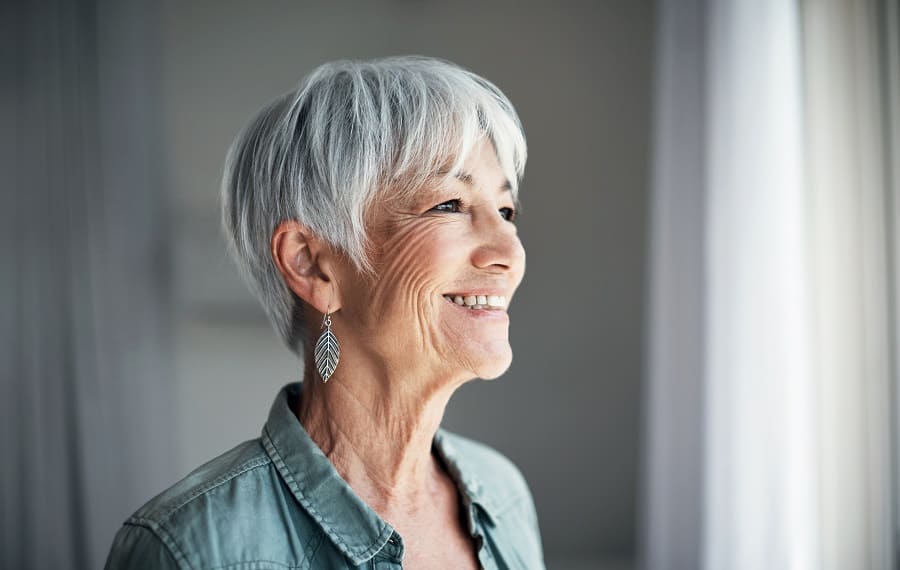 35 Cortes de pelo corto más elegantes para mujeres mayores